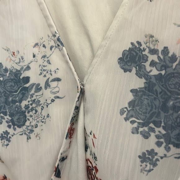 Dex dress with flutter sleeves - Picture 4 of 5